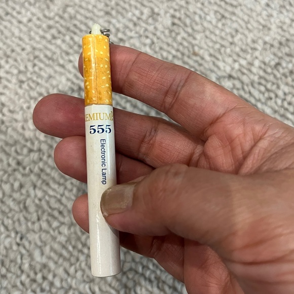 Vintage Cigarette Pen Flashlight Keychain Smoking 555 Bag Charm Tobacco Cigar xo - Picture 4 of 8